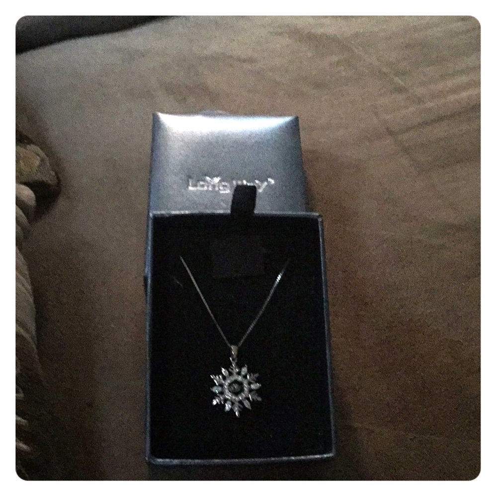 Silver snowflake necklace